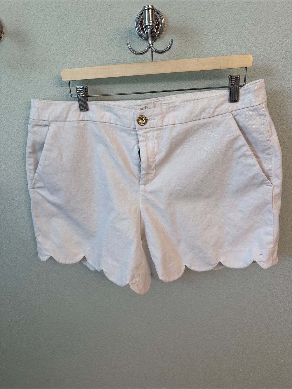 Lilly Pulitzer White Scallop-Hem Shorts
